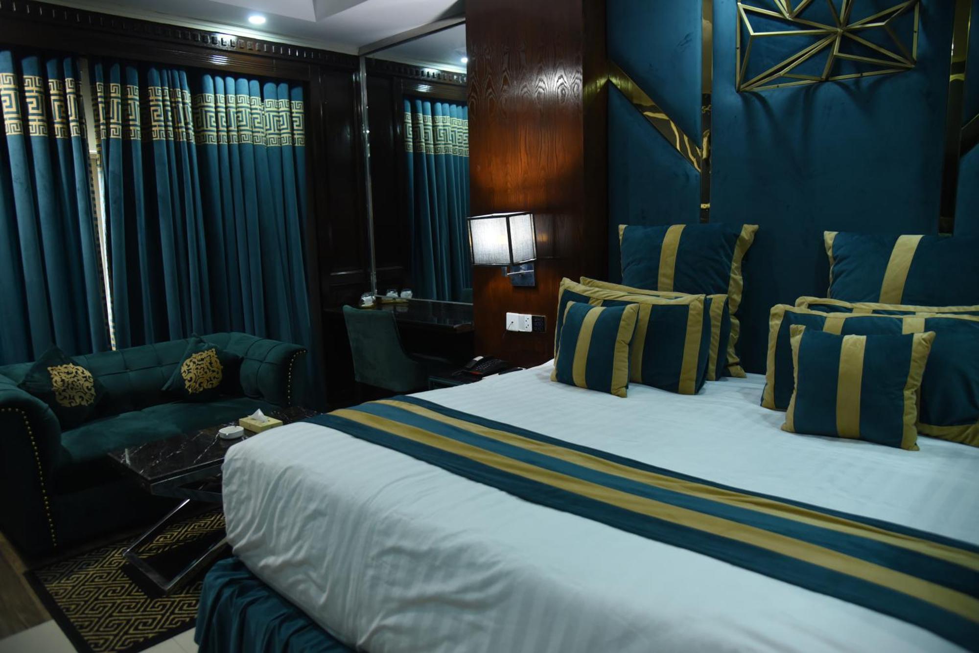 Hilton Suites Lahore Exterior foto